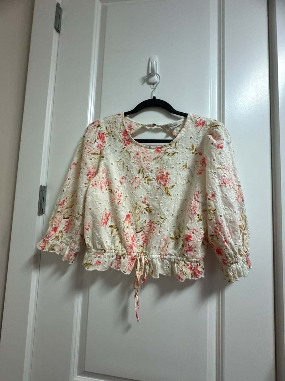 American Eagle Floral Eyelet Crop Top Size M White Pink Boho Blouse